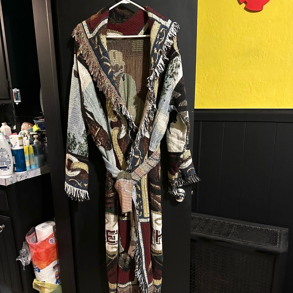 EUC RARE Robe Coat - horses sz M/L